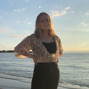 Meet your Posher, Ella